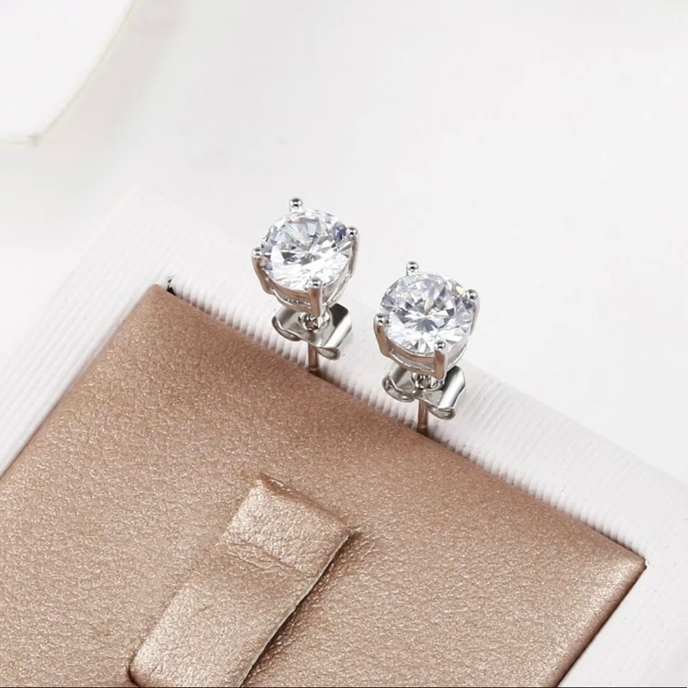 925 sterling Silver crystal stud Earrings - Picture 2 of 3